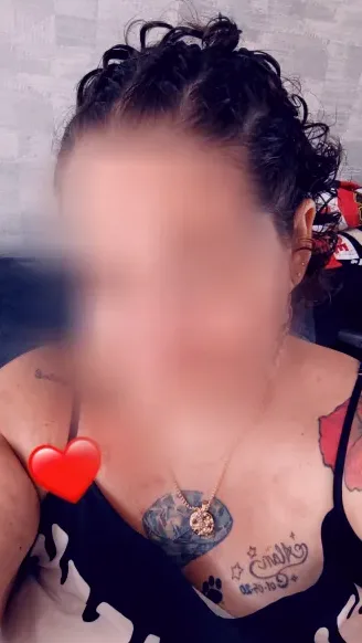 Amina, 40