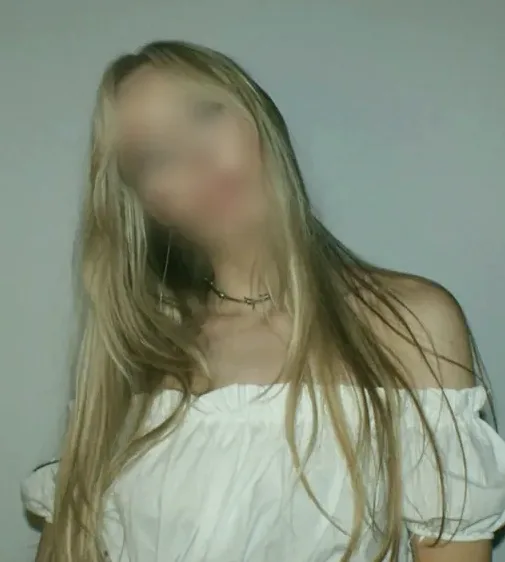 Anne, 20
