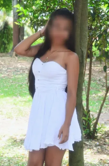 Anouk, 28