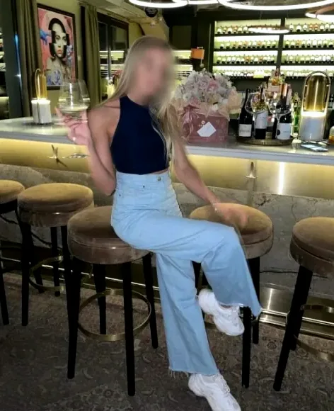 Bouchra, 34