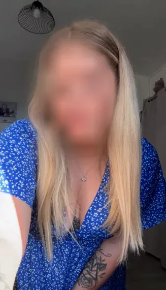 Denise, 22