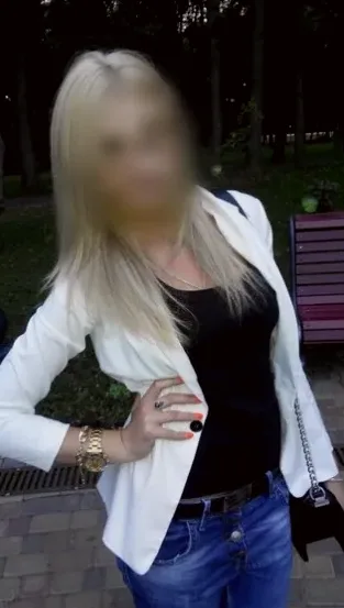 Evi, 35