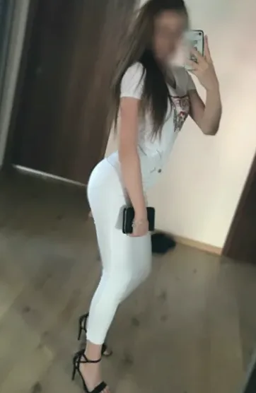 Kirsten, 32