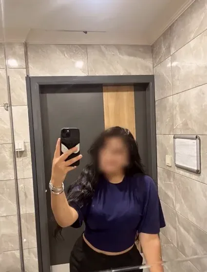 Laura, 20