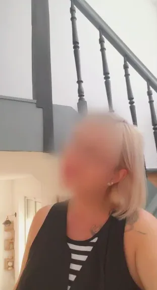 Lois, 37