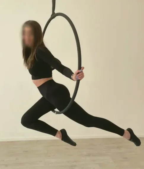 Nina, 25