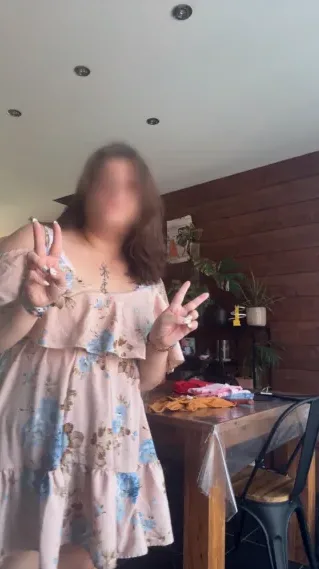 Sofie, 23