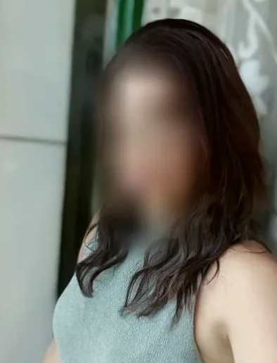 Sophie, 27