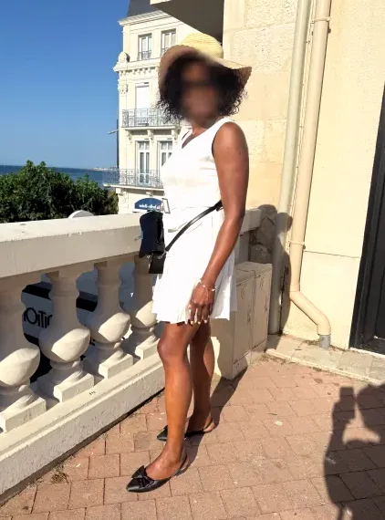 Suzanne, 36