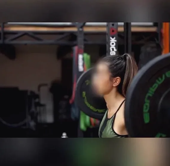 Zoe, 31